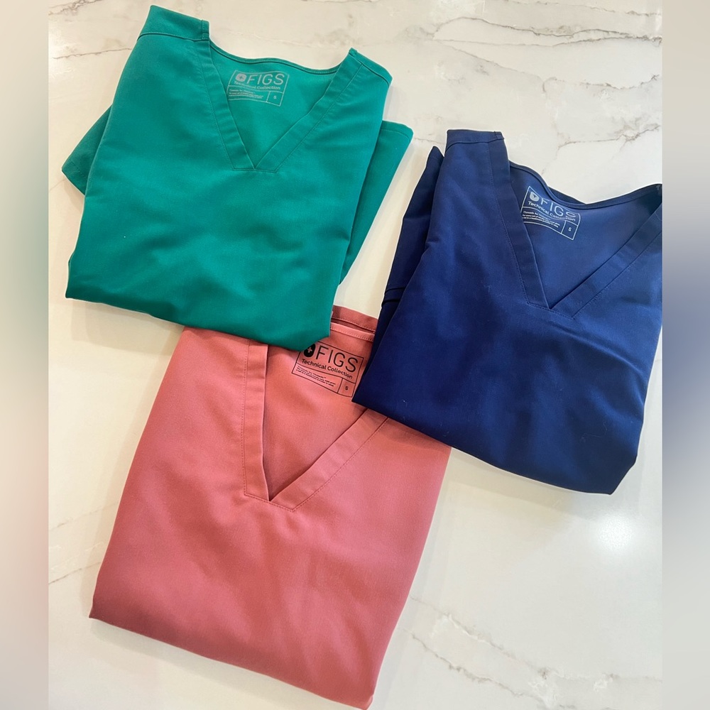 FIGS double pocket scrub tops✨
